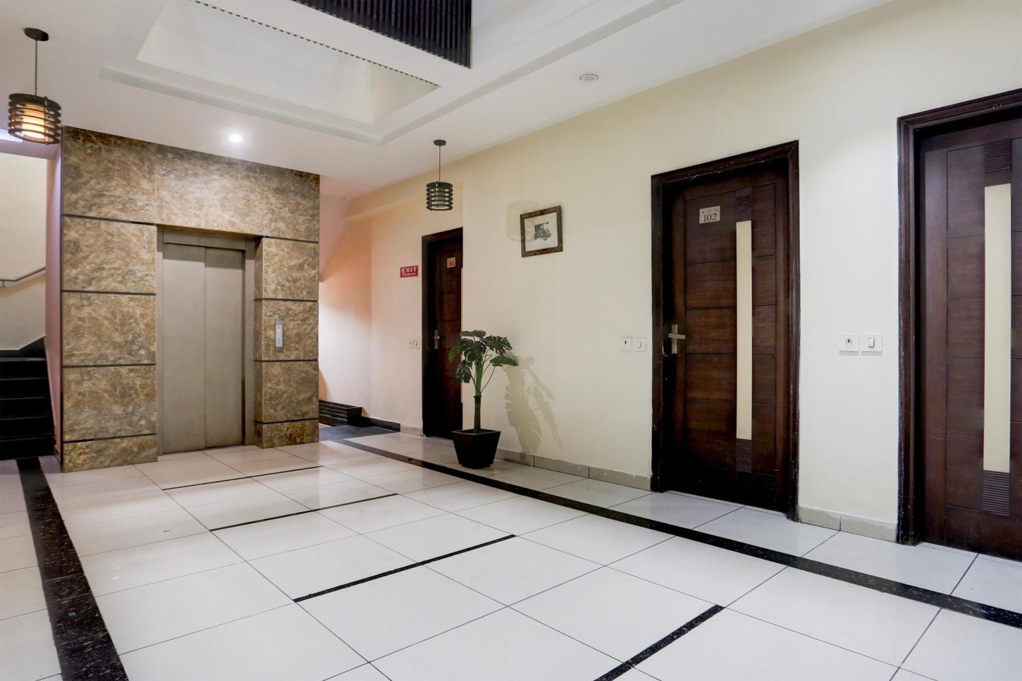 Super Collection O Railway Station Road Near Clock Tower Hotel Ludhiana Bagian luar foto