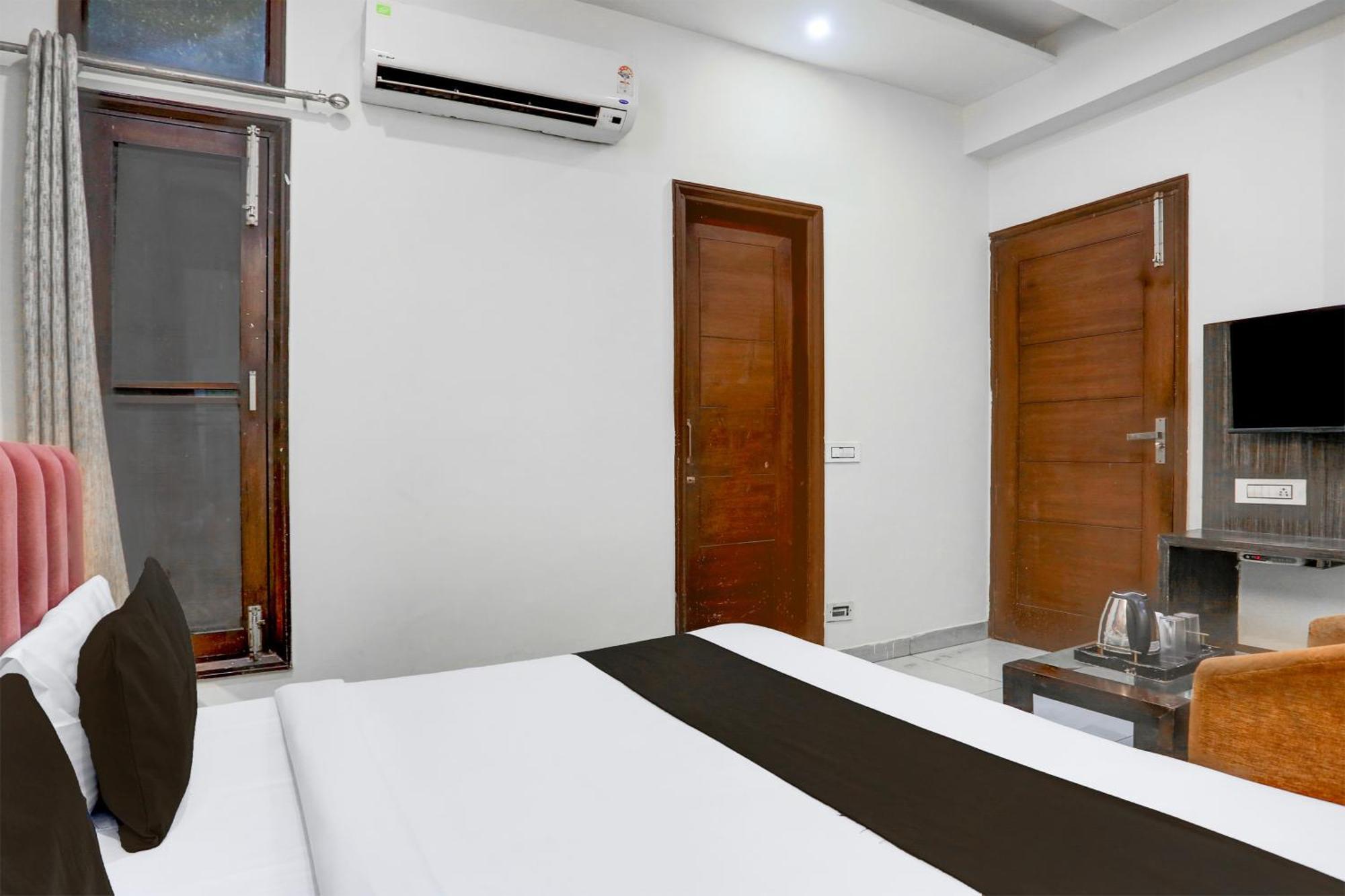 Super Collection O Railway Station Road Near Clock Tower Hotel Ludhiana Bagian luar foto