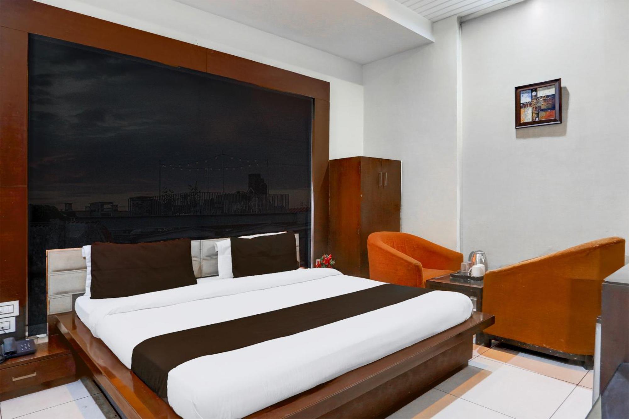 Super Collection O Railway Station Road Near Clock Tower Hotel Ludhiana Bagian luar foto