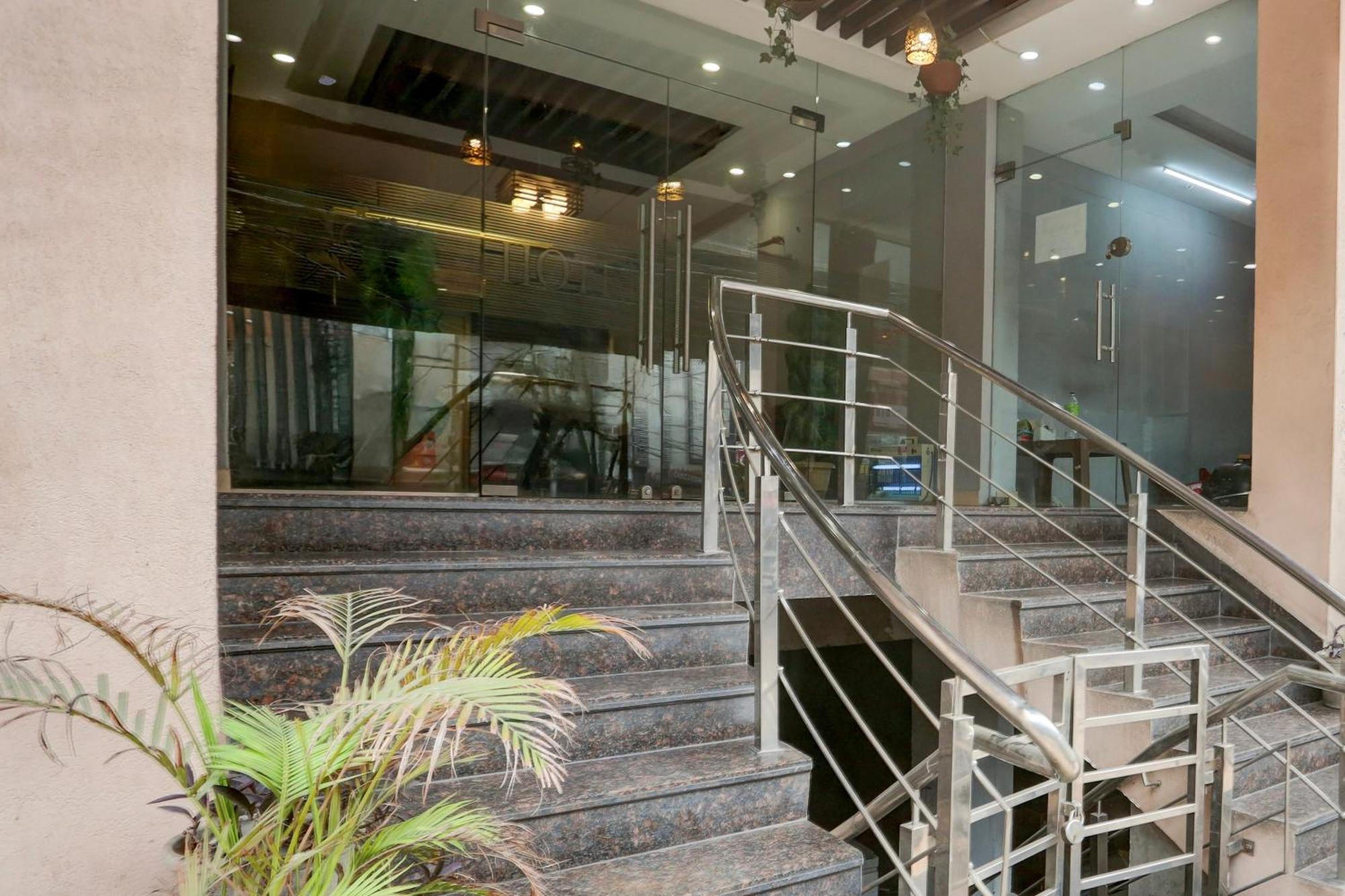 Super Collection O Railway Station Road Near Clock Tower Hotel Ludhiana Bagian luar foto